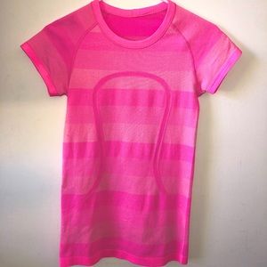 Lululemon swiftly tech short sleeve shirt.